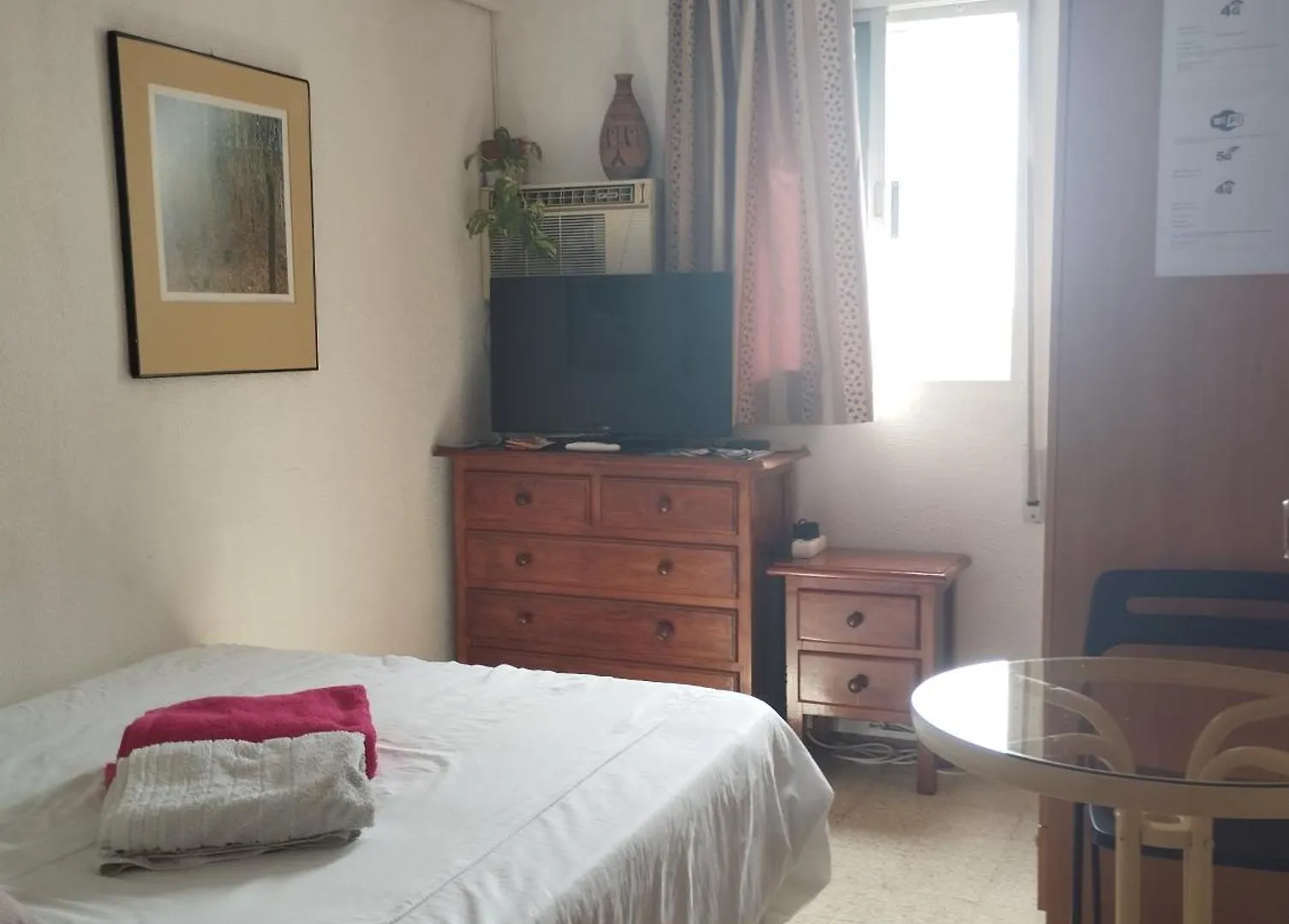 Pansiyon Habitaciones Privadas Con Cama Doble En Sevilla İspanya